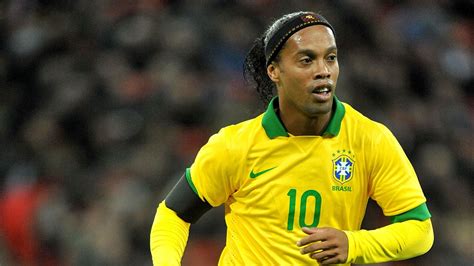 Brazilian World Cup winner Ronaldinho retires - Eurosport