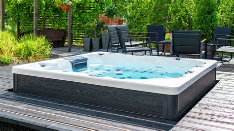 Hot tub vs Jacuzzi – what’s the difference?