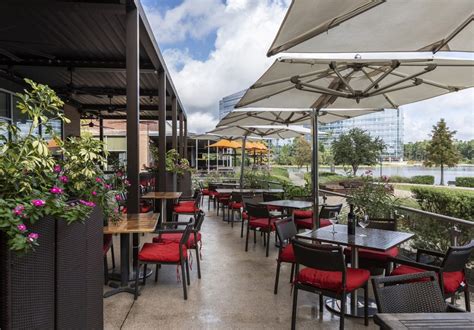 Favorite Restaurant Outdoor Patios in The Woodlands | The Woodlands