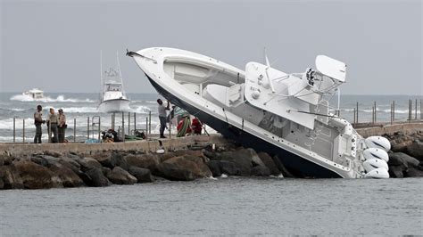 Boat Crash at Dania Beach - HCB 42 runs into jetty at high speed