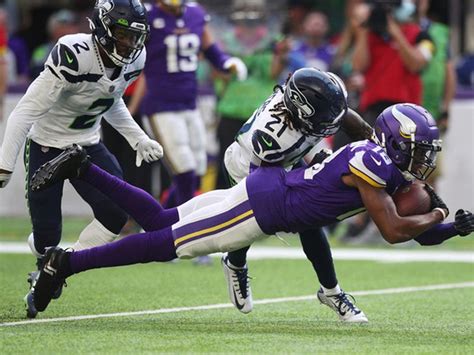 Justin Jefferson Rocked Insane Swarovski Crystal-Filled Cleats In Vikings Win