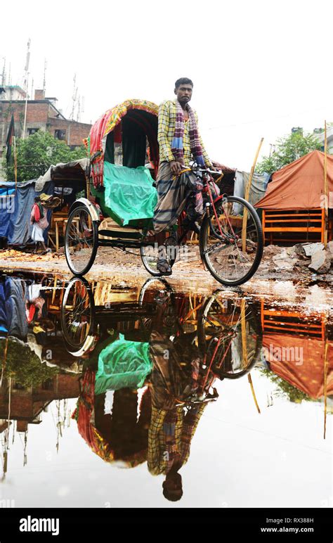 Cycle rickshaw bangladesh hi-res stock photography and images - Alamy