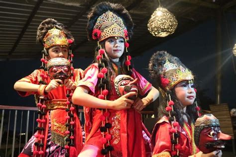 5 Jenis Tari Topeng Cirebon yang Kian Langka Halaman all - Kompas.com