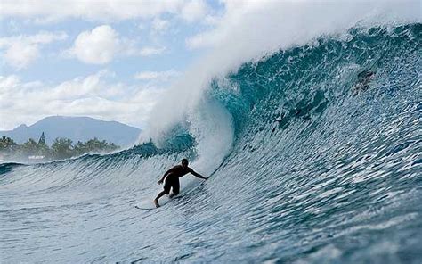 Best Surfing Spots in Oahu, Hawaii • Travel Tips