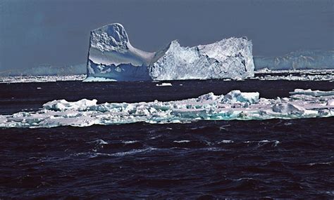 Large round-top Iceberg in Drake Passage | Drake passage, Van diemen's land, Top round