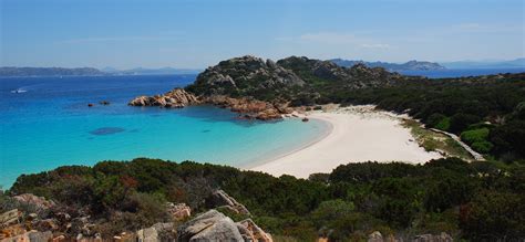 File:Spiaggia rosa, isola di budelli, sardegna.jpg - Wikimedia Commons