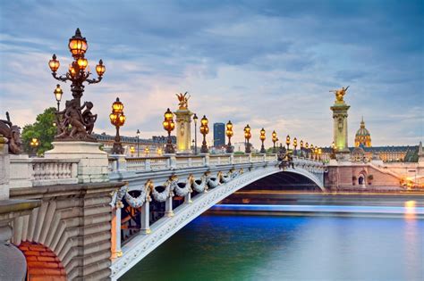 Stroll on the banks of the seine, the bridges of Paris | CroisiEurope ...