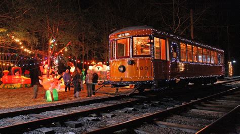 Holiday Trains: 10 Christmas-Themed Rides Perfect for Families ...