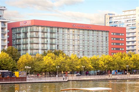 Dockland Hotels near ExCel London | Crowne Plaza London Docklands