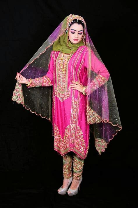 Omani Fashion Beautiful Muslim Women, The Beautiful Country, Beautiful ...