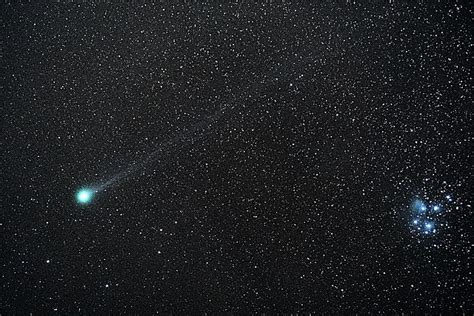 Green Comet Captured Losing Part of Its Tail Due to Solar Storm [Photo ...