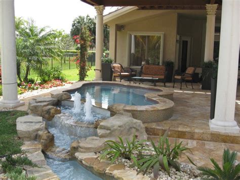 Elevated pedestal spa with fountains. | Small backyard pools, Backyard spa, Hot tub backyard