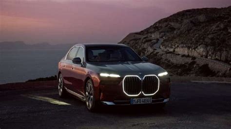 BMW recalls over 14,000 electric cars i7 over crash risk – India TV