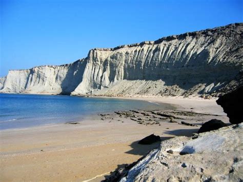 Balochistan Govt Plans On Converting Their Beaches Into Tourist Spots!