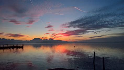 Sunset over lake Zug in Zug, Switzerland [OC] [5344*3008] : r/SkyPorn