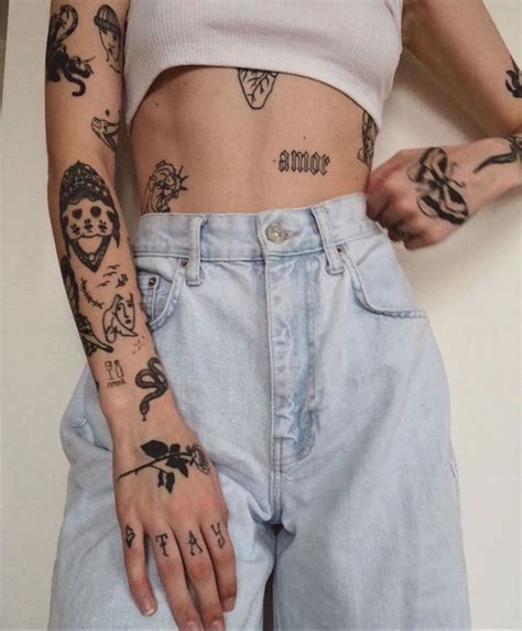 ²⁸ 𝙛𝙚𝙫𝙚𝙧 𝙙𝙧𝙚𝙖𝙢 ̽ ̽ 💚 on Twitter | Dainty tattoos, Tattoos, Grunge tattoo