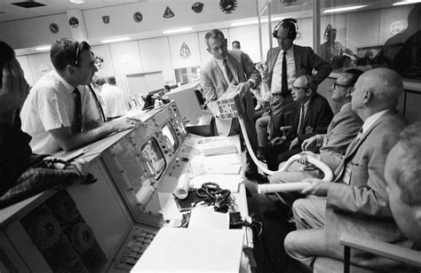 File:Apollo 13 Mailbox at Mission Control.jpg - Wikipedia, the free ...