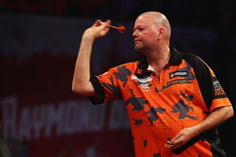 Raymond Van Barneveld Darts : Darts Comebacker Raymond Van Barneveld Sichert Sich Pdc Tourkarte ...