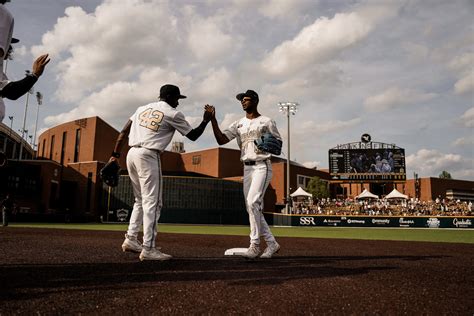 Vanderbilt Baseball | Vanderbilt Evens the Series