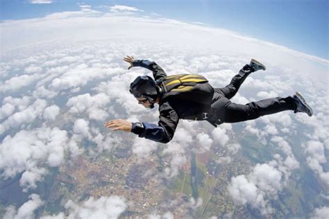 A Handy Guide For Adventurers To Enjoy Skydiving In Dubai!