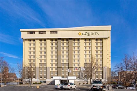 La Quinta Inn & Suites by Wyndham Springfield MA | Springfield, MA Hotels