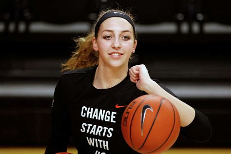 Newcomer Taylor Jones leads No. 3 Texas women past Louisiana-Lafayette