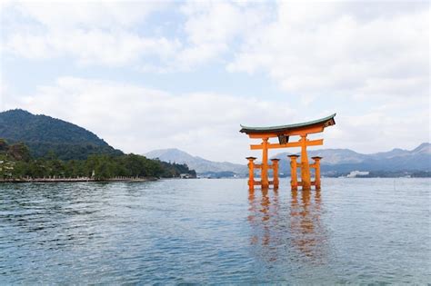 Premium Photo | Itsukushima shrine