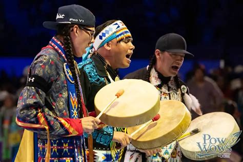 What Is a Native American Round Dance? History, Music, & Meaning - PowWows.com