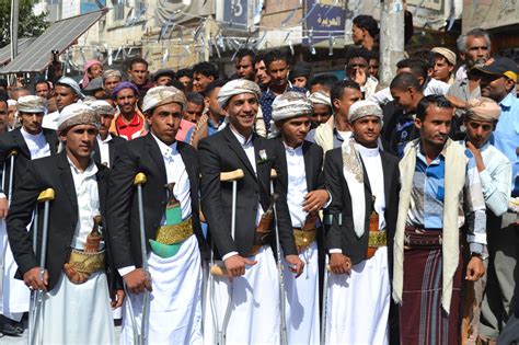 Wounded Yemen fighters hold mass wedding amid civil war | Middle East ...