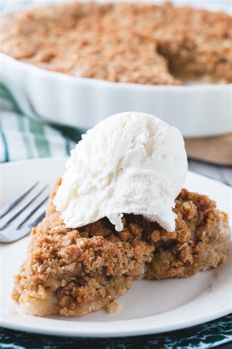 Easy Homemade Fresh Rhubarb Pie Recipe with Sweet Crumble Topping