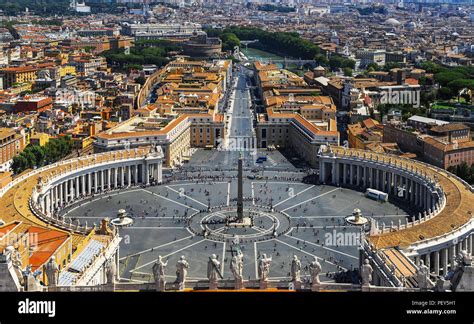 Aerial view on St Peter's square in front of the cathedral Stock Photo - Alamy