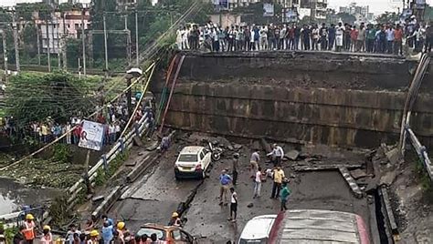 Kolkata bridge collapse kills 1, injures 19. Search continues for survivors | Hindustan Times