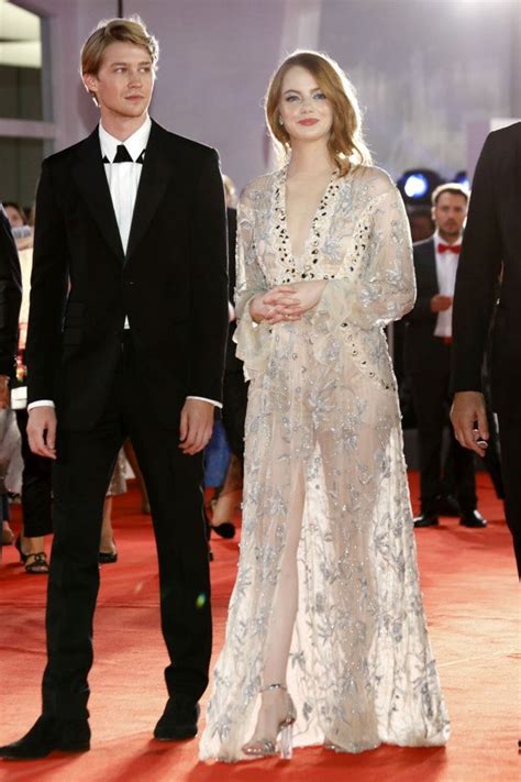 Taylor Swift’s Boyfriend Joe Alwyn Looks Very GQ on Red Carpet With ...