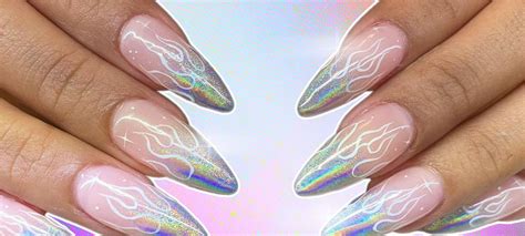 8 Holographic Nail Designs That Are Out of This World - L’Oréal Paris