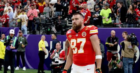 Video: Chiefs' Travis Kelce Bumps Andy Reid in Heated Super Bowl Sideline Exchange | News ...