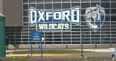 Security guard accidentally discharges weapon inside Oxford Middle School restroom - CBS Detroit