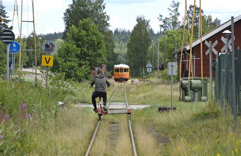 Arriving on a draisine at the station in Vimmerby in South Sweden - Rail-pictures.com