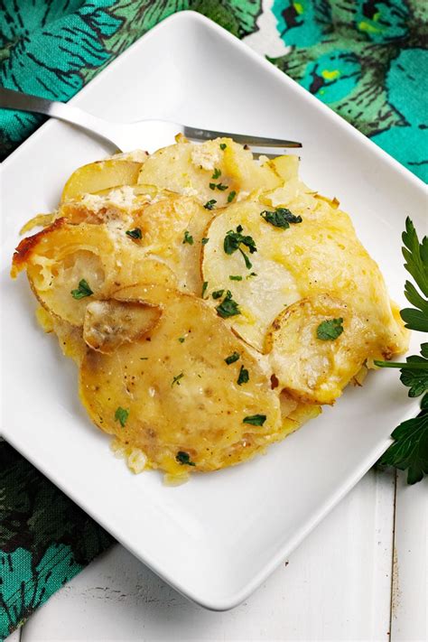 Super Cheesy Crockpot Scalloped Potatoes | This Mama Cooks! On a Diet