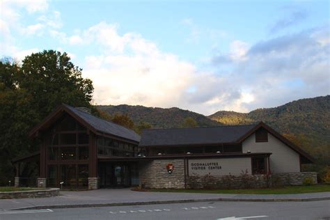 The Visitor Center of Oconaluftee | Oconaluftee Visitor Cent… | Flickr