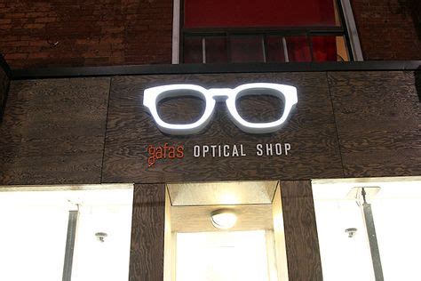 Gafas Optical Shop Logo Design | Vitrine magasin, Opticien, Magasin optique