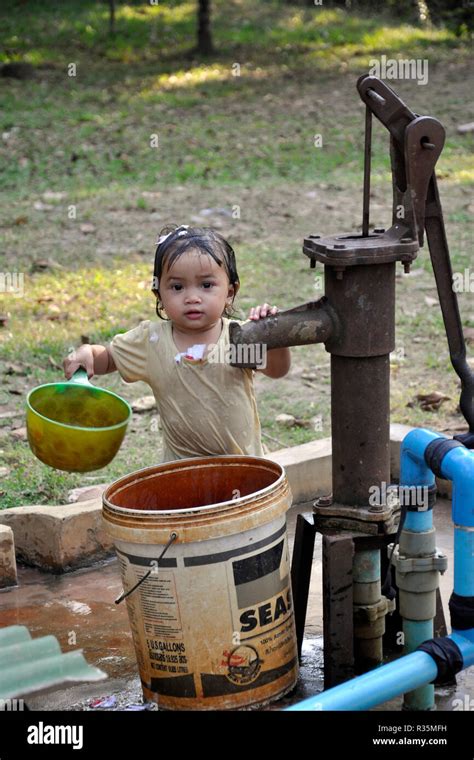 Cambodia daily life hi-res stock photography and images - Alamy