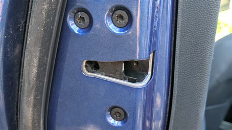 6 Reasons Your Car Door Won't Shut or Latch (and How to Fix It) (2022)