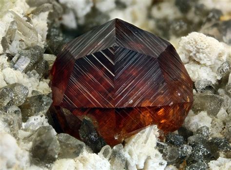 Minerales preciosos - magazinespain.com | Minerals and gemstones, Rocks ...