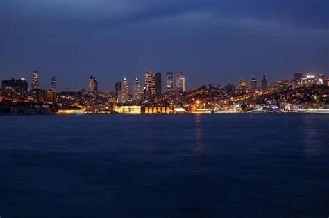 Premium Photo | Istanbul night view cityscape of istanbul turkey