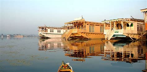 Kashmir Houseboat Tour, Kashmir Houseboat Packages