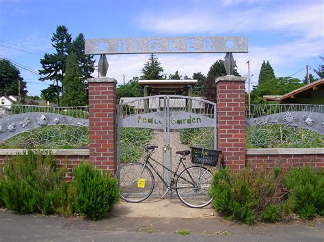 File:Rigler Community Garden (Portland, Oregon).jpg - Wikimedia Commons
