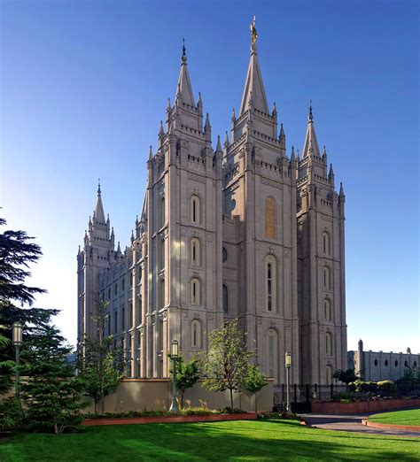 File:Salt Lake Temple, Utah - Sept 2004-2.jpg - Wikimedia Commons