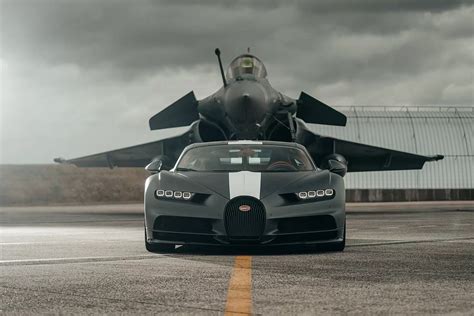 Watch a Bugatti Chiron Sport Race a Fighter Jet in the Ultimate Speed ...