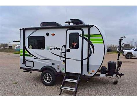 8 Best Small Campers Under 2,000 lbs. with Bathrooms for 2024 | Small camping trailer, Small ...