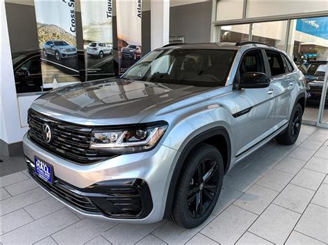 New 2023 Volkswagen ATLAS CROSS SPORT 2.0T SEL R-LINE in Brookfield WI